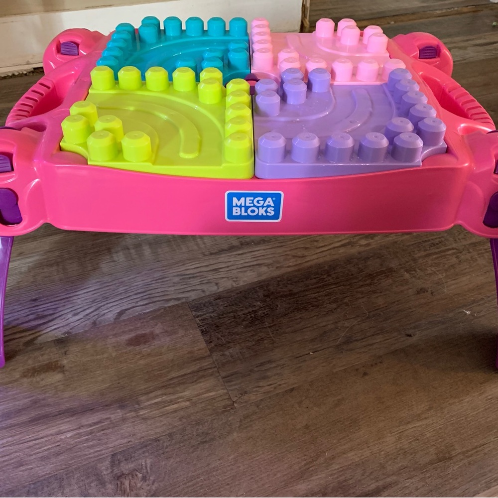 Mega Bloks table and extra blocks